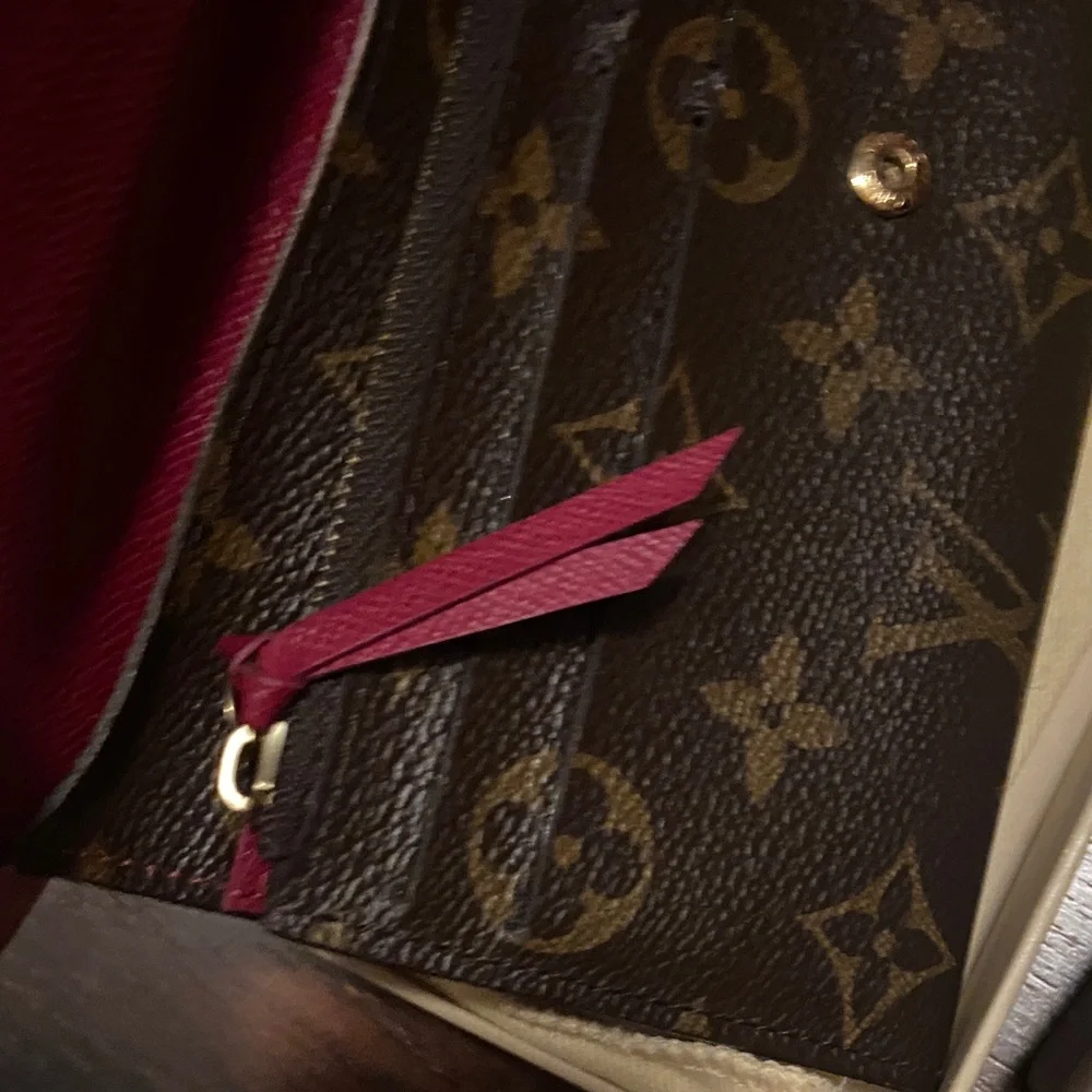 Louis Vuitton Emelie Monogram Wallet 💕 - Picture 5 of 8